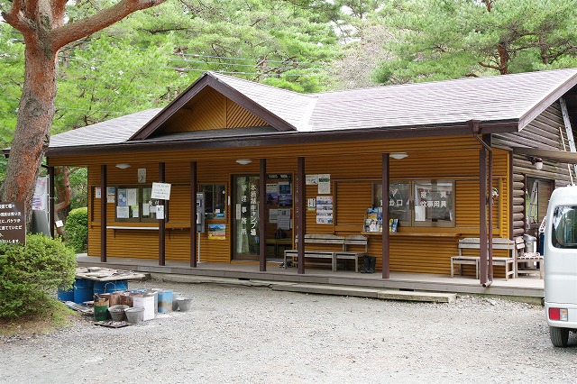 本栖湖キャンプ場の管理棟