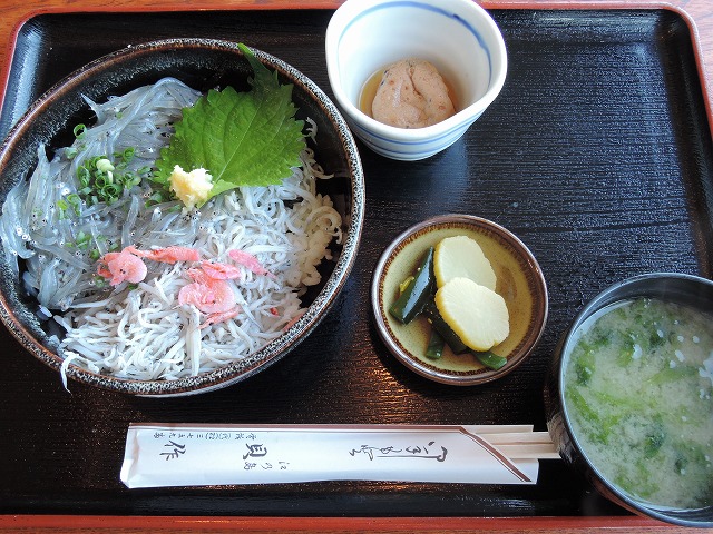 貝作の二色丼